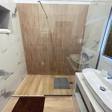 Pedro Navarino 2 * لاغاناس