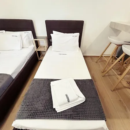 Pedro Navarino 2 * لاغاناس